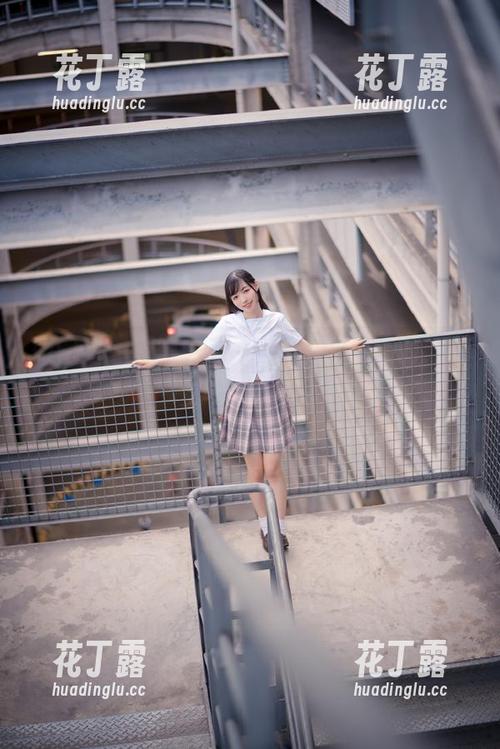 微密圈 - 原图未曝光：观看黎允熙的红色写真，感受炙热的视觉冲击.txt